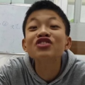 穷小子弹吉他