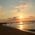 落日轻吻银光海