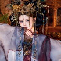 小姨子唱歌跳舞