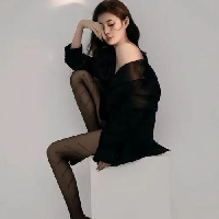 小姨子唱歌跳舞